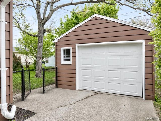 2846 Cooper Avenue, Port Huron, MI 48060