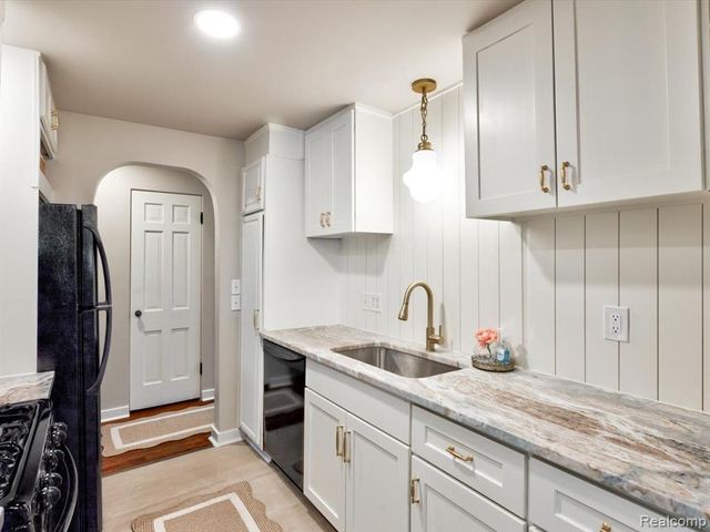 2846 Cooper Avenue, Port Huron, MI 48060