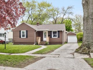 2846 Cooper Avenue, Port Huron, MI 48060