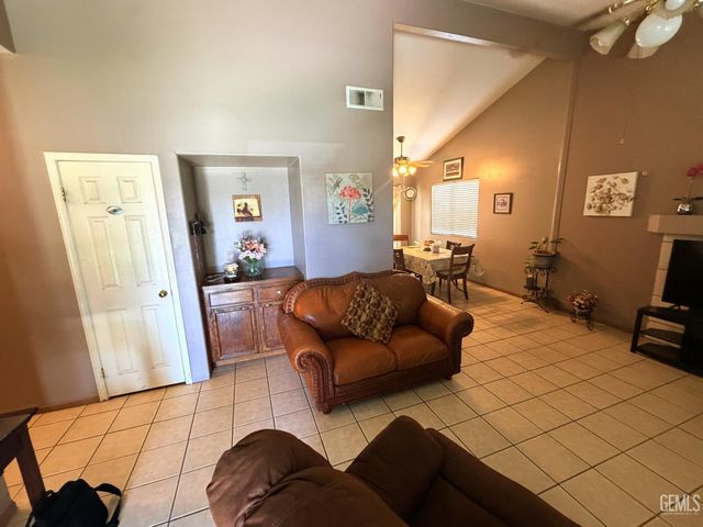 412 Leeta Street, Bakersfield, CA 93307