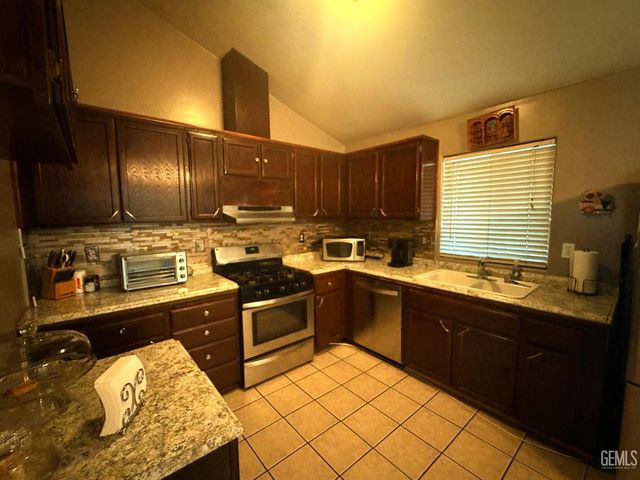 412 Leeta Street, Bakersfield, CA 93307