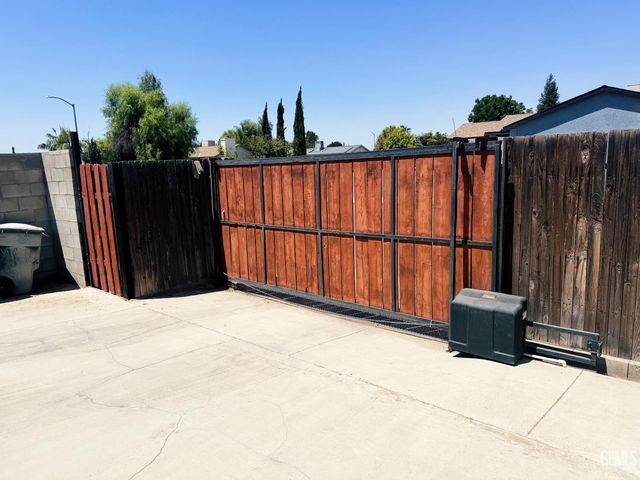 412 Leeta Street, Bakersfield, CA 93307