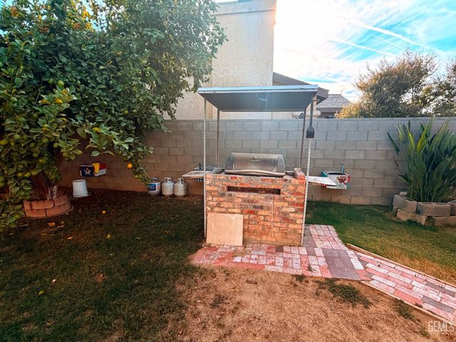 412 Leeta Street, Bakersfield, CA 93307