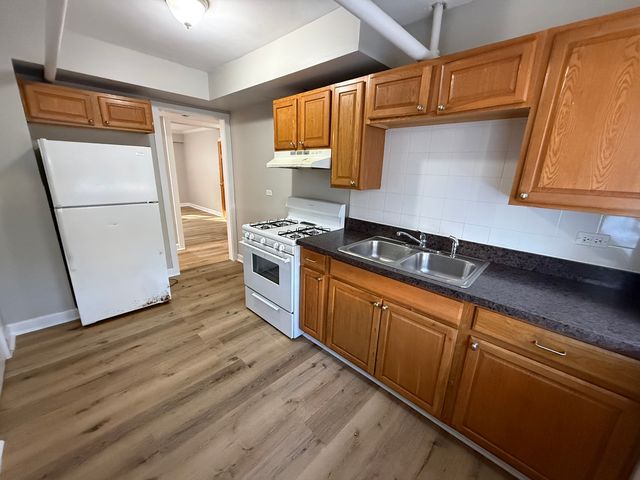 102 Lincoln Avenue GDN, Riverside, IL 60546