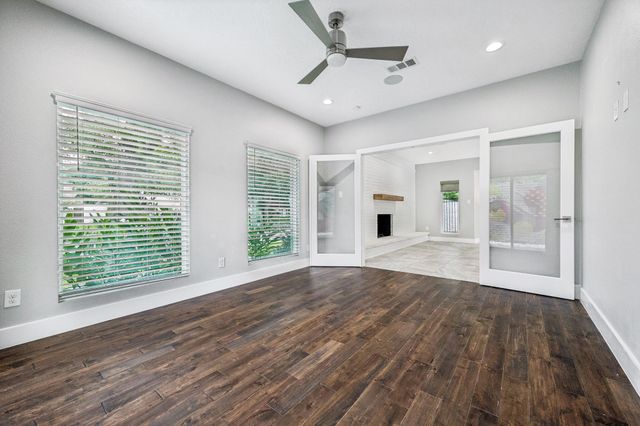 922 Crossroads Drive, Houston, TX 77079