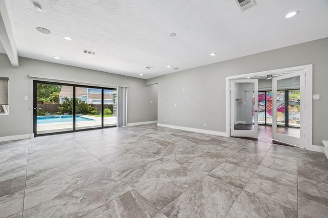 922 Crossroads Drive, Houston, TX 77079
