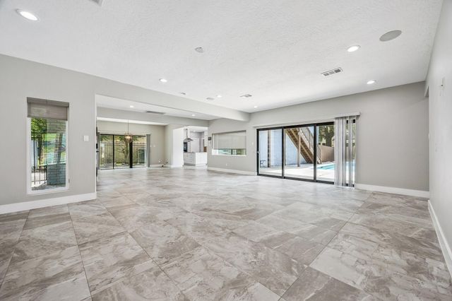 922 Crossroads Drive, Houston, TX 77079