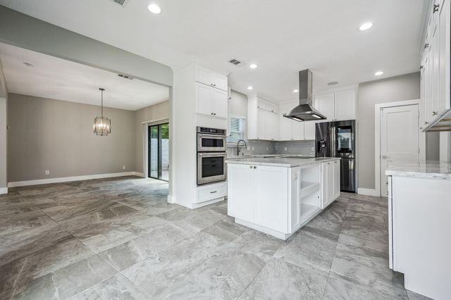 922 Crossroads Drive, Houston, TX 77079