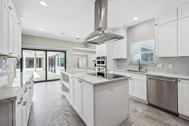 922 Crossroads Drive, Houston, TX 77079