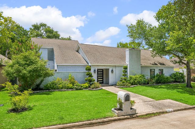 922 Crossroads Drive, Houston, TX 77079