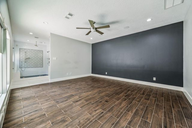 922 Crossroads Drive, Houston, TX 77079