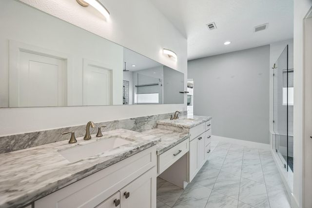 922 Crossroads Drive, Houston, TX 77079