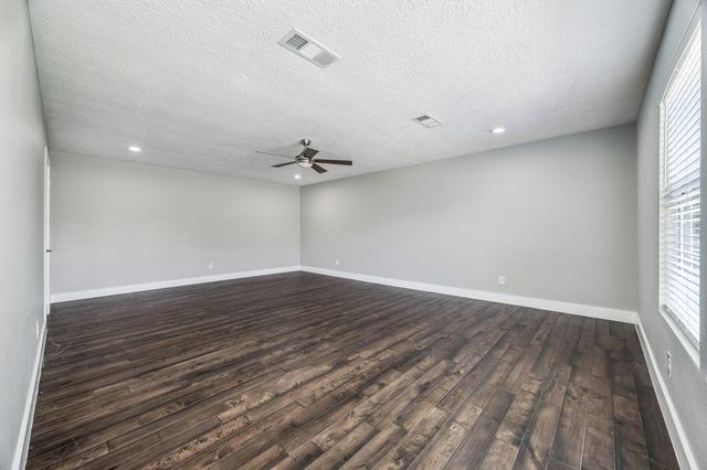 922 Crossroads Drive, Houston, TX 77079