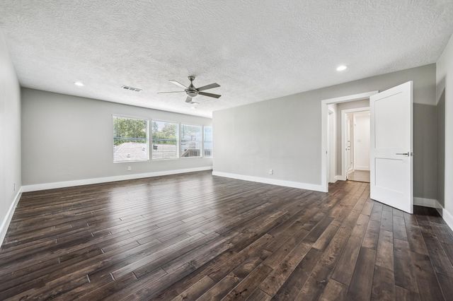 922 Crossroads Drive, Houston, TX 77079