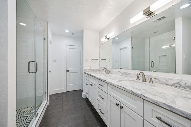 922 Crossroads Drive, Houston, TX 77079