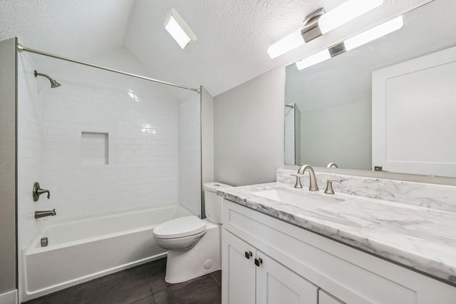 922 Crossroads Drive, Houston, TX 77079