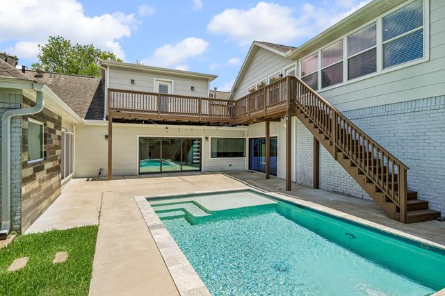 922 Crossroads Drive, Houston, TX 77079