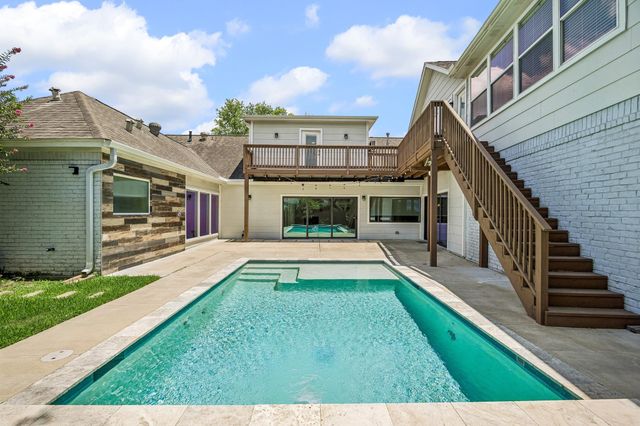 922 Crossroads Drive, Houston, TX 77079