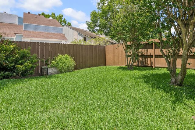 922 Crossroads Drive, Houston, TX 77079