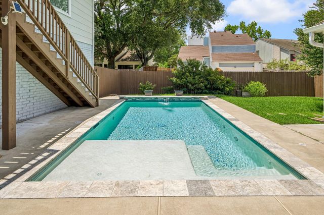 922 Crossroads Drive, Houston, TX 77079