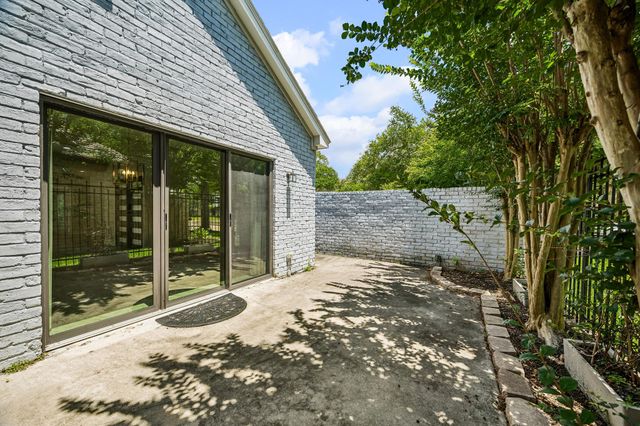 922 Crossroads Drive, Houston, TX 77079