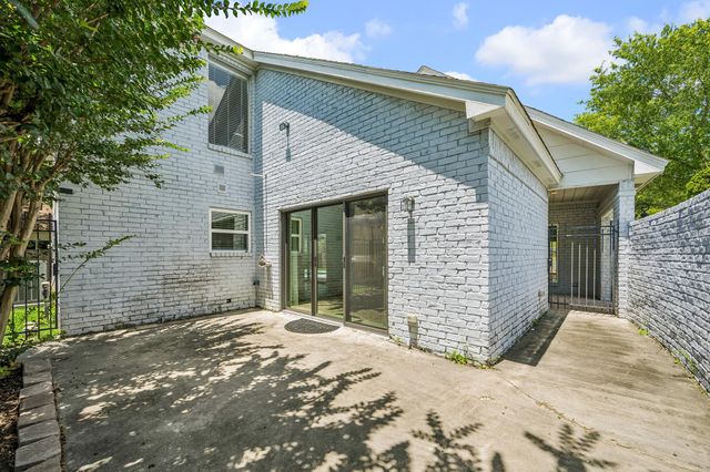 922 Crossroads Drive, Houston, TX 77079