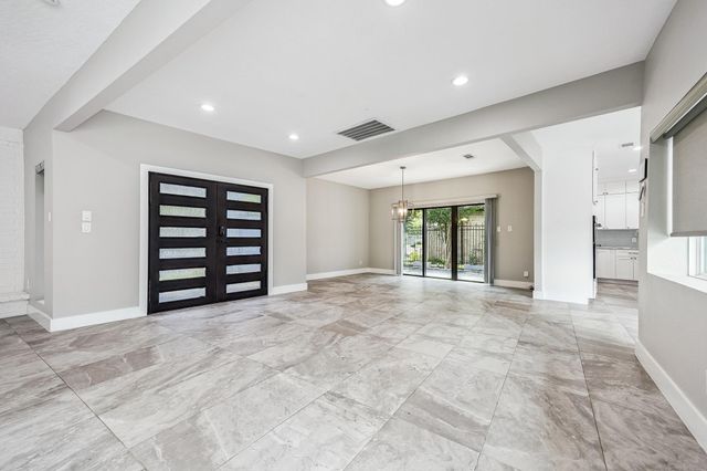 922 Crossroads Drive, Houston, TX 77079