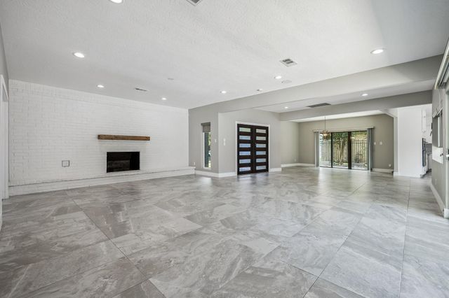 922 Crossroads Drive, Houston, TX 77079