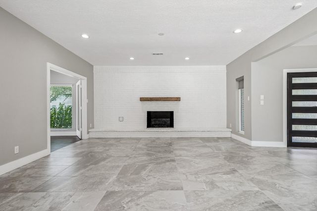 922 Crossroads Drive, Houston, TX 77079
