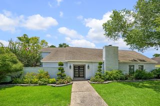 922 Crossroads Drive, Houston, TX 77079
