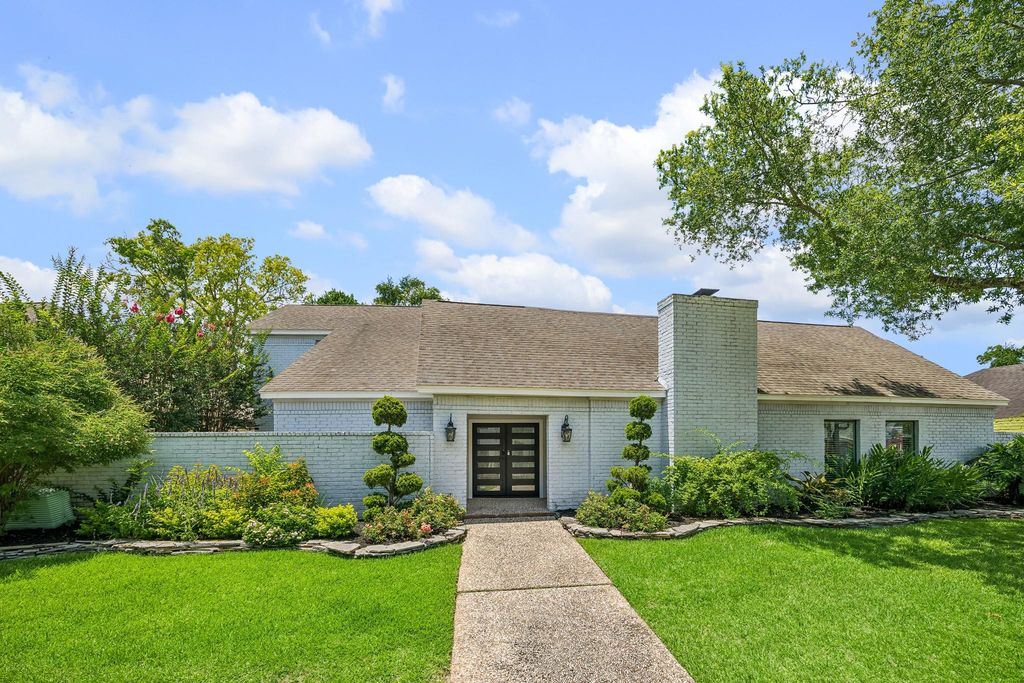 922 Crossroads Drive, Houston, TX 77079
