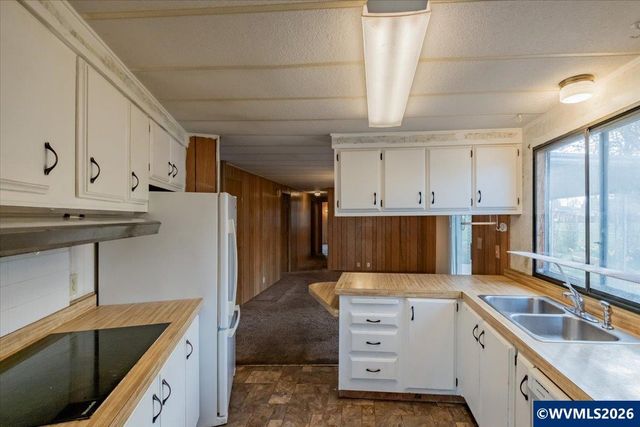 3182 Sandal Ct NE, Salem, OR 97305