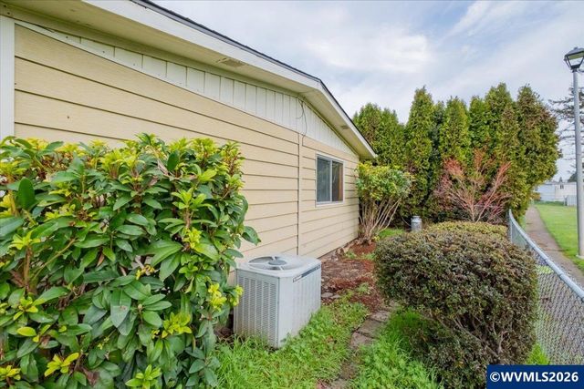 3182 Sandal Ct NE, Salem, OR 97305