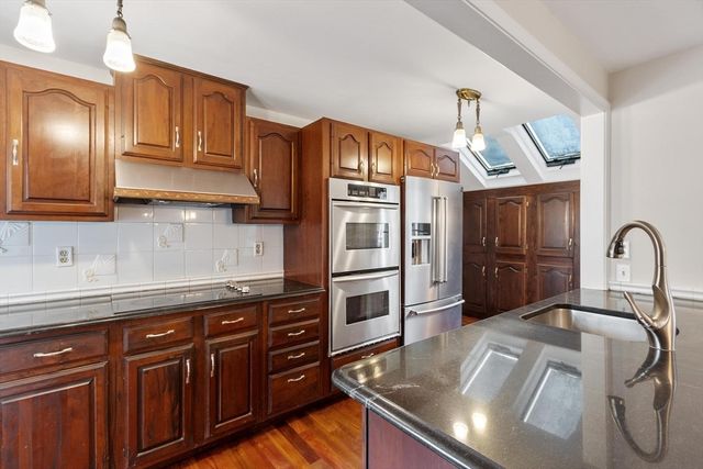 1 Hawthorne Circle, Andover, MA 01810