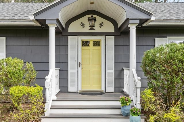 1 Hawthorne Circle, Andover, MA 01810
