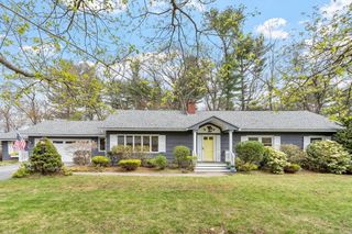 1 Hawthorne Circle, Andover, MA 01810