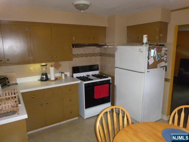 61 Aladdin Avenue, Dumont, NJ 07628