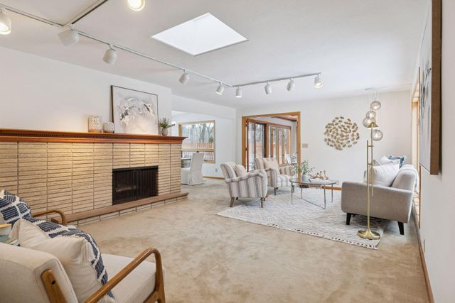 306 Floral Drive W, Shoreview, MN 55126