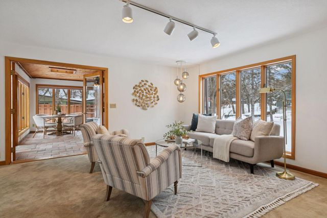 306 Floral Drive W, Shoreview, MN 55126