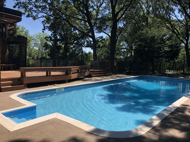 306 Floral Drive W, Shoreview, MN 55126