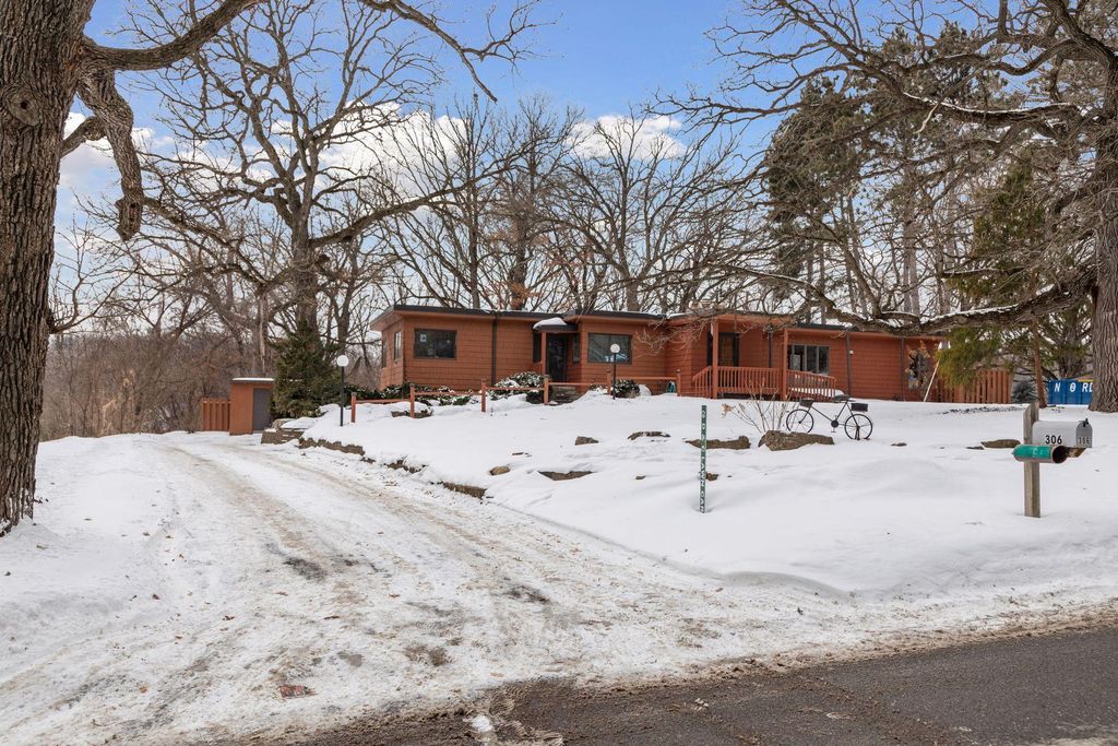 306 Floral Drive W, Shoreview, MN 55126