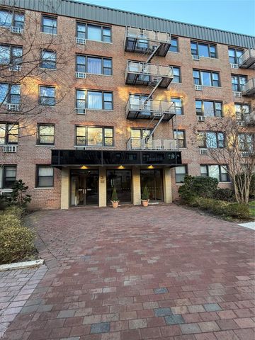 3 Birchwood Court 5B, Mineola, NY 11501