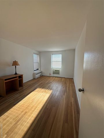 3 Birchwood Court 5B, Mineola, NY 11501