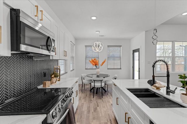 1323 S Montgomery Street, Sherman, TX 75090