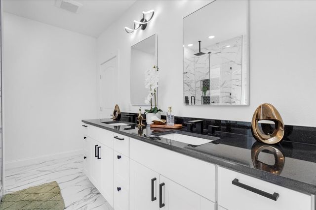 1323 S Montgomery Street, Sherman, TX 75090