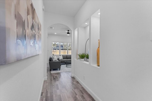 1323 S Montgomery Street, Sherman, TX 75090