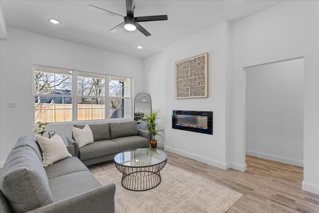 1323 S Montgomery Street, Sherman, TX 75090