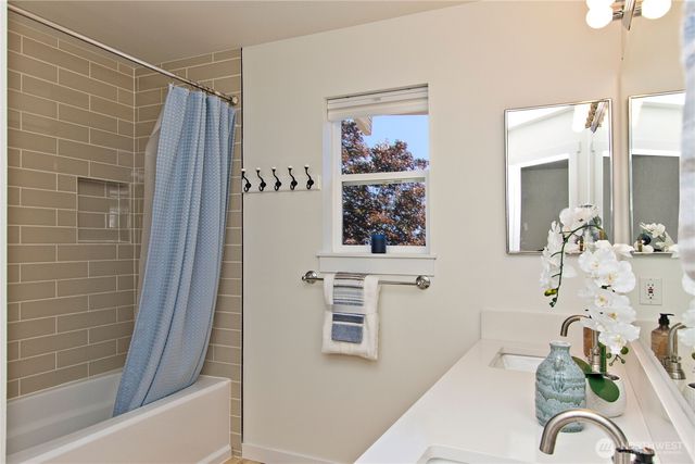 34702 SE Kinsey Street, Snoqualmie, WA 98065