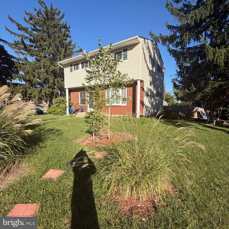Image 1 of property listing at 21 HADDINGTON RD, Lutherville Timonium, MD 21093