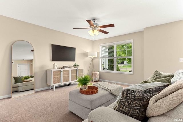 1409 AUSTIN Avenue, Washington, IL 61571